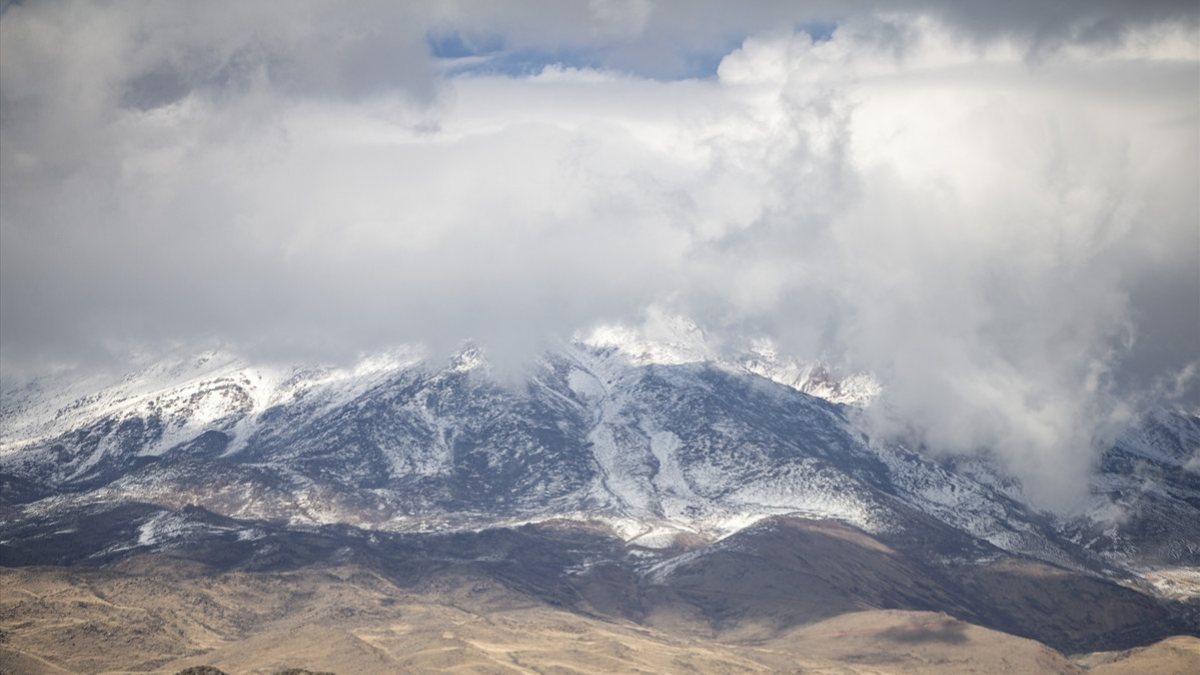 Ağrı Dağı beyaza büründü