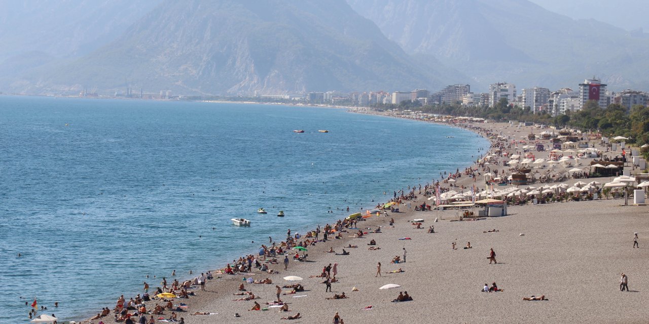 Antalya sıcak havanın tadını çıkarıyor