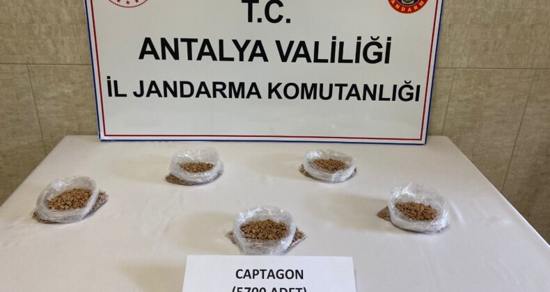 Antalya’da 5 bin 700 adet uyuşturucu ele geçirildi