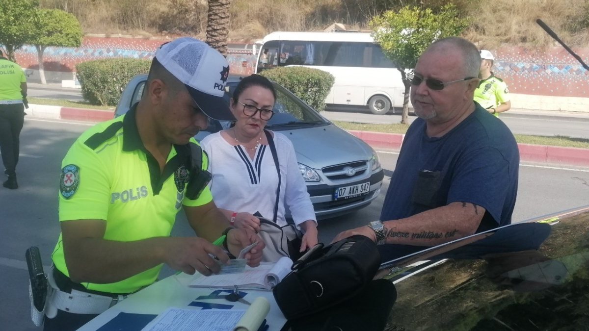 Antalya’daki yerli ve yabancı turistlere ceza yağdı