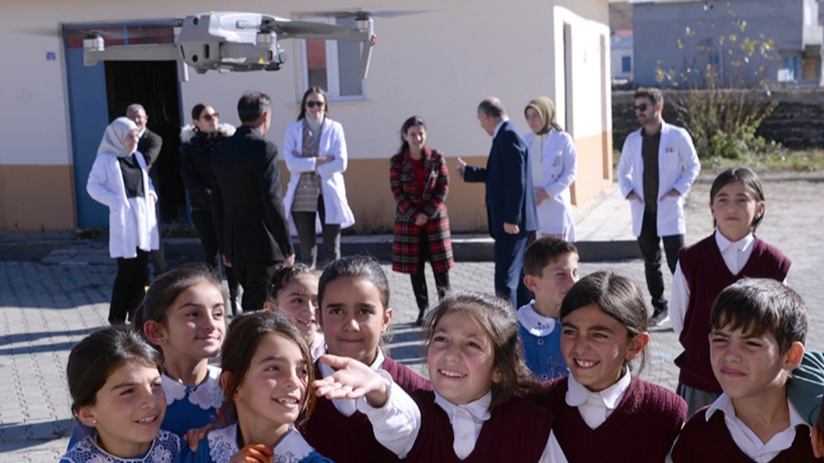 Ardahan’da köy okulu öğrencileri, ilk kez dron kullandı