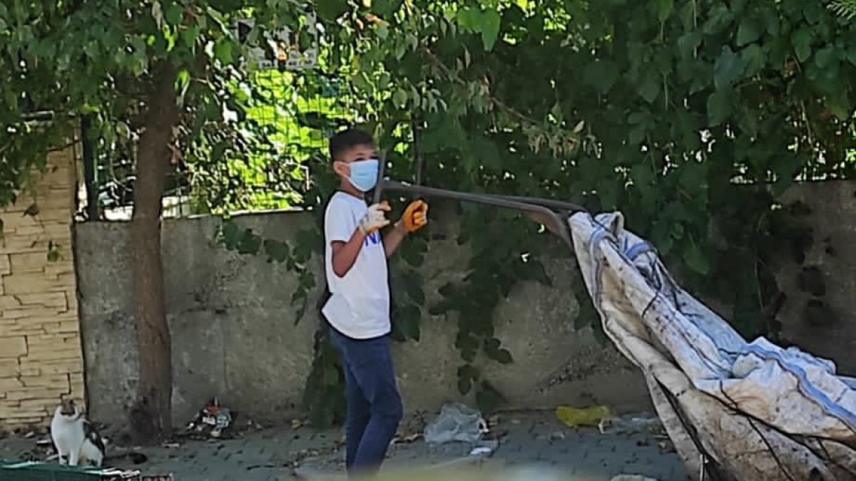 Avcılar’da çekçekli arabayla gelip bilgisayar monitörü çaldılar