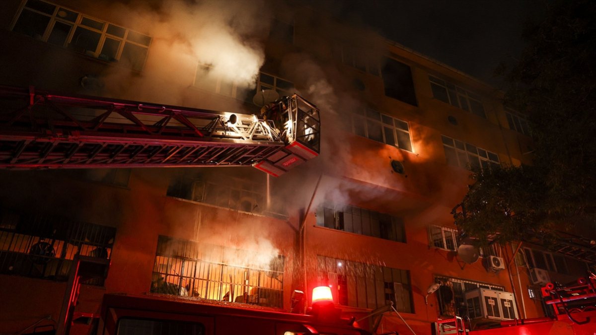 Bayrampaşa’da sanayi sitesinde çıkan yangın söndürüldü