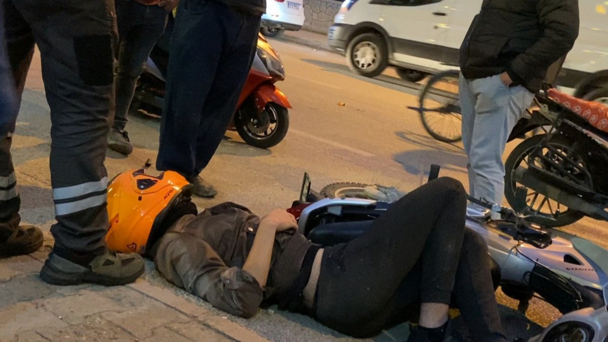 Bursa’da minibüsle motosikletin çarpıştığı kaza kamerada