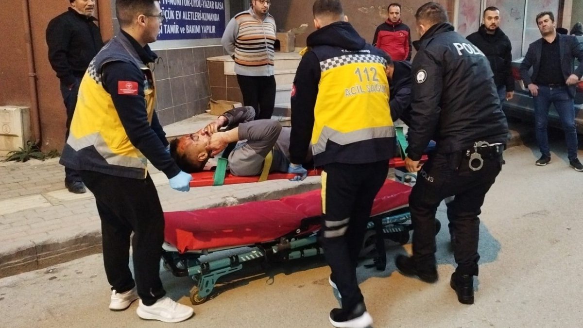 Bursa’da sokak ortasında kanlar içerisinde bulunan genç kurtarılamadı