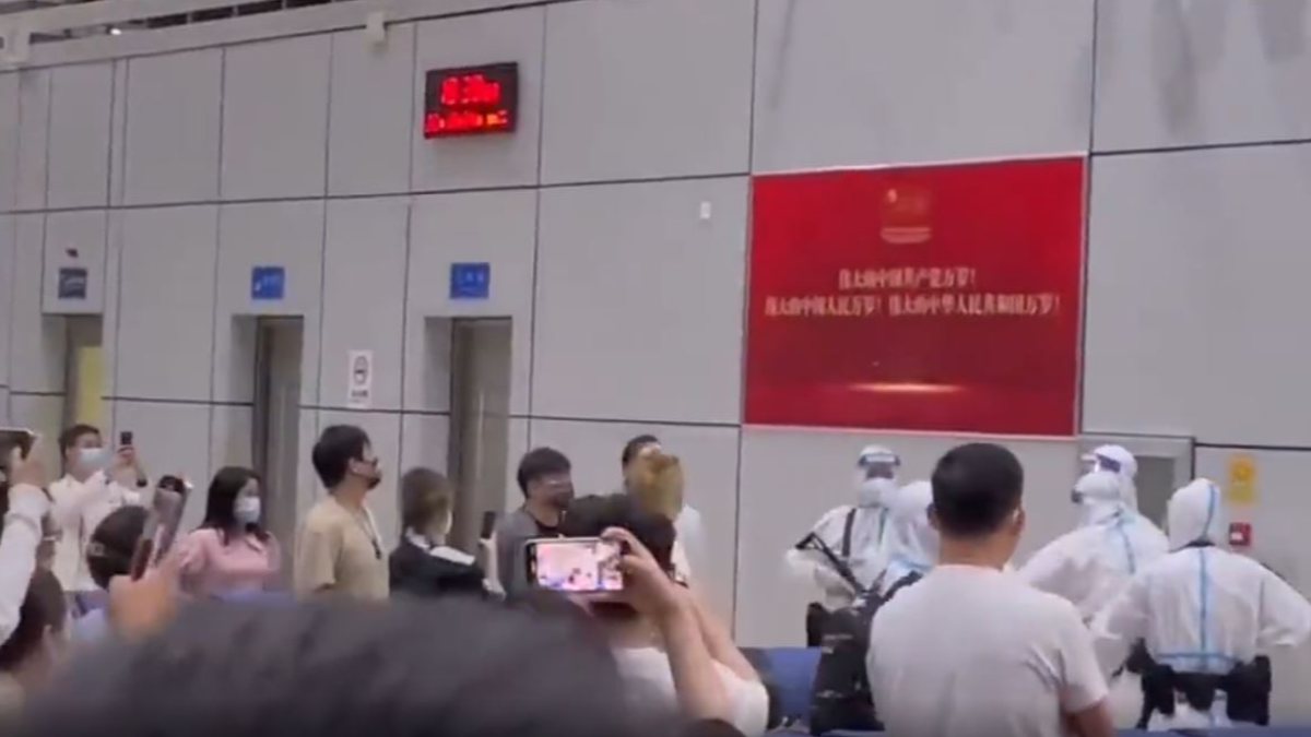 Çin’de koronavirüs önlemlerinde silah devreye girdi