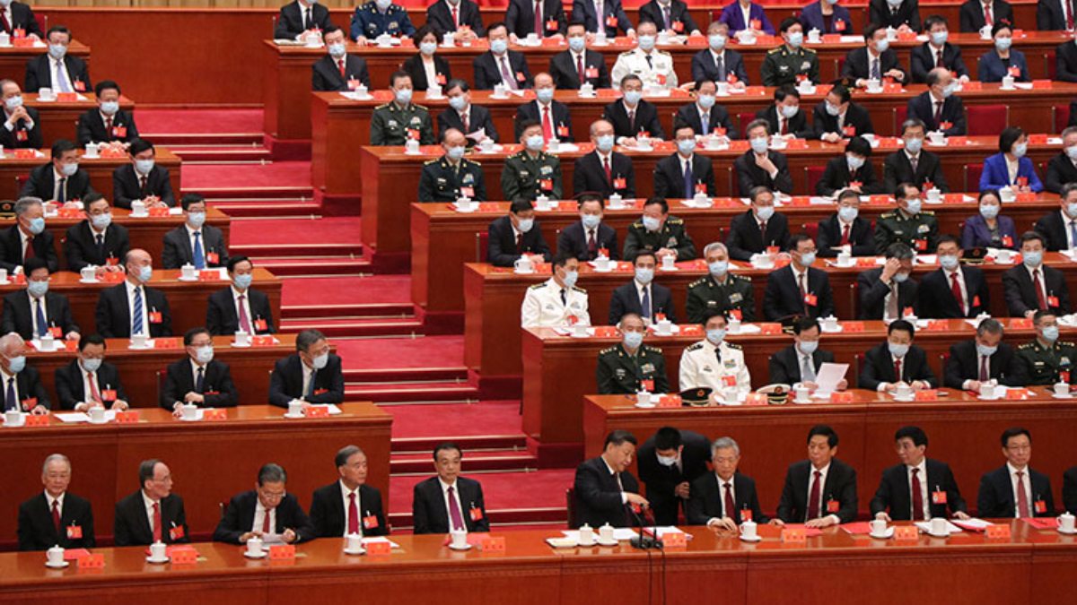 Çin’in eski lideri Hu Cintao, Ulusal Kongre’de yaka paça dışarı çıkarıldı