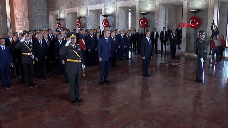 Devlet erkanı Anıtkabir’i ziyaret etti