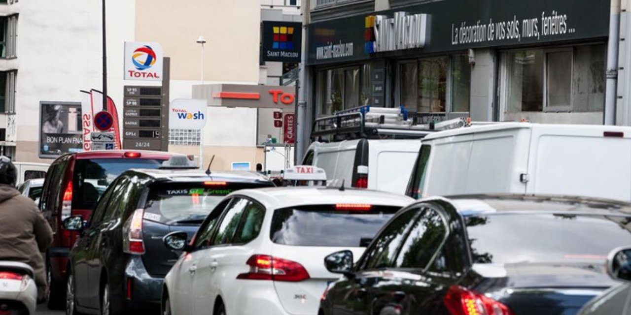 Fransa’da akaryakıt krizi: Kuyruklar oluştu