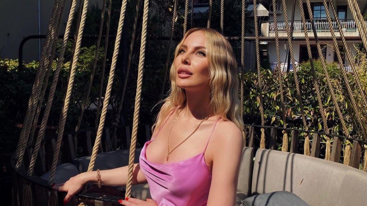 Hande Sarıoğlu annesini paylaştı görenler inanamadı! ‘Güzelliğinin nereden geldiği belli oldu’