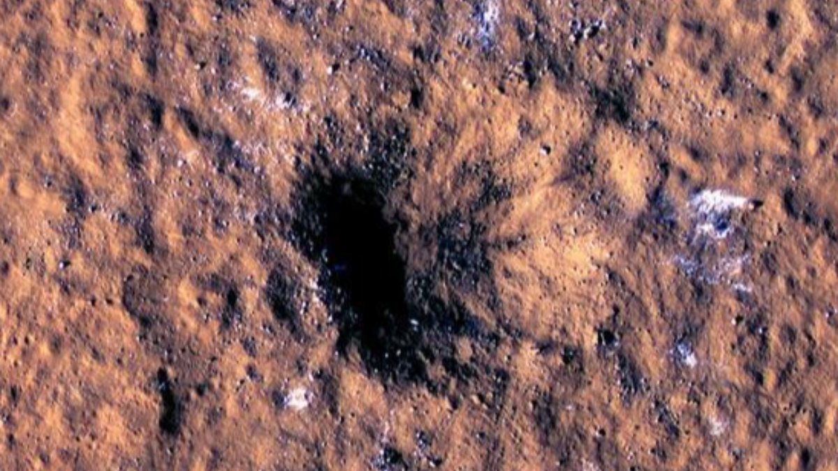 İki NASA uzay aracı, Mars’taki meteor çarpmalarını tespit etti