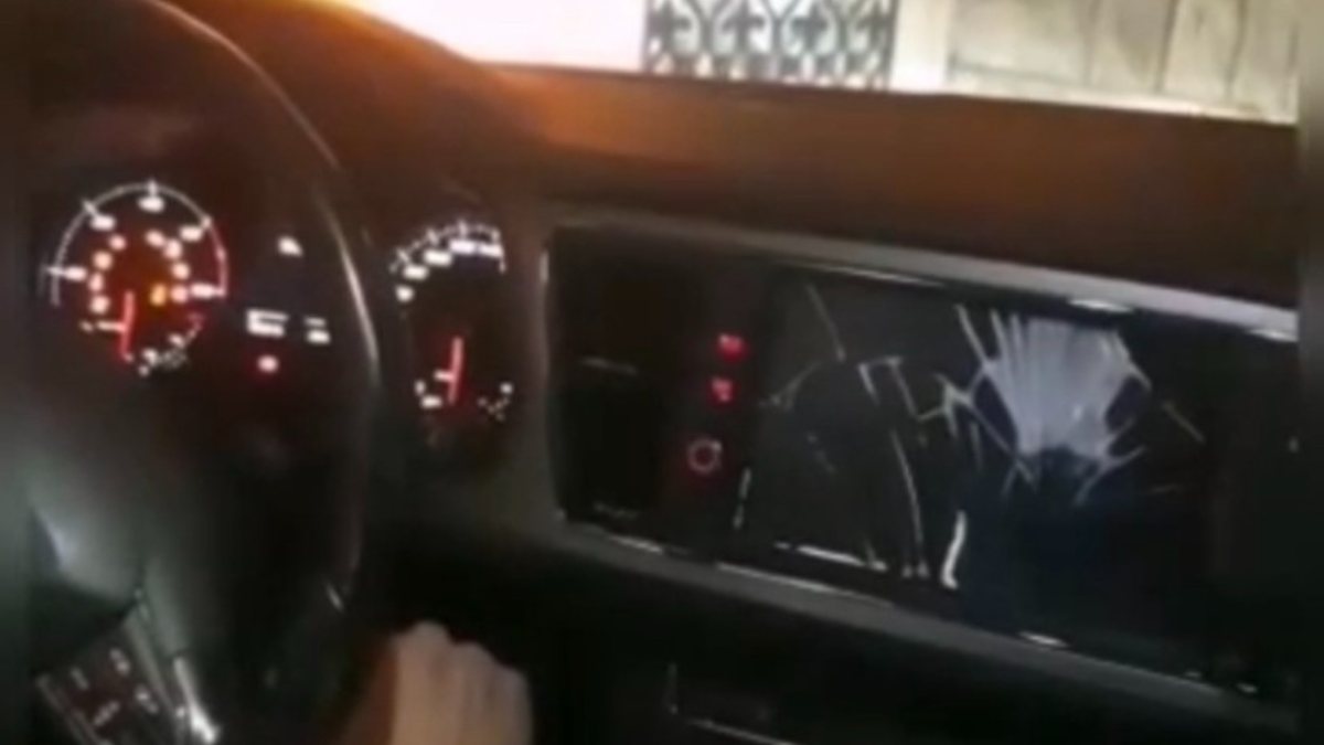 İstanbul’da, şüpheli araçtaki uyuşturucu düzeneği kamerada