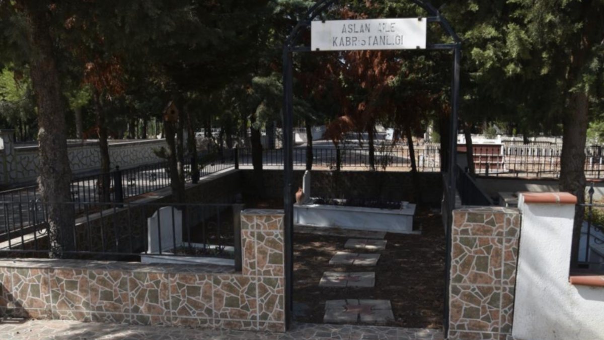 İzmir’de mezarlığa dadanan hırsız demir kapıları çaldı