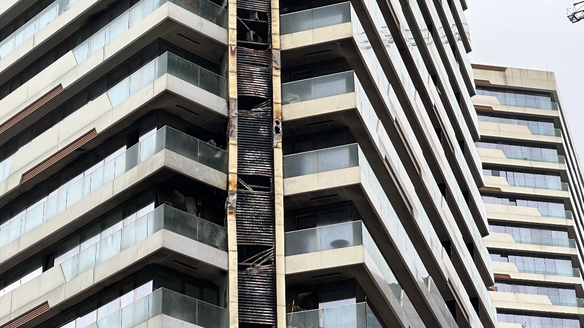 Kadıköy’de yanan rezidansta oluşan hasar gün aydınlanınca ortaya çıktı