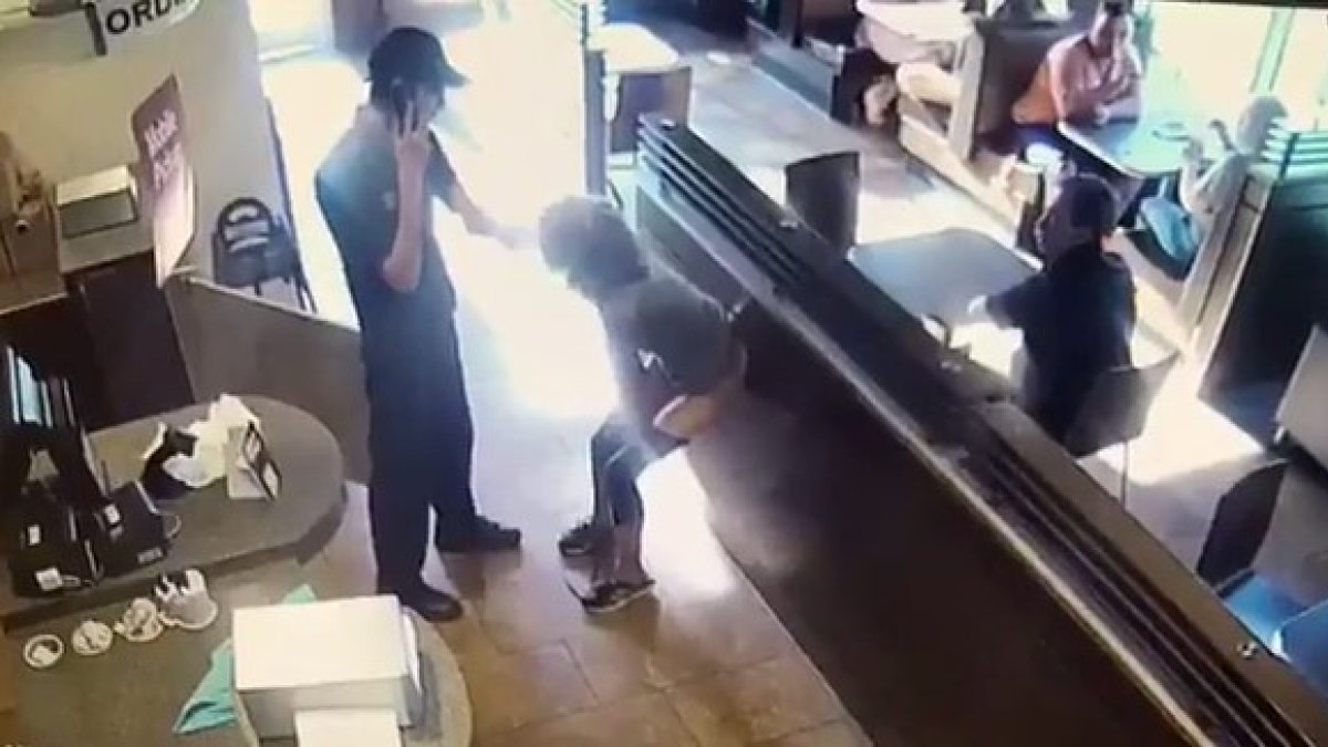 Kanada’da kasiyere kızan kadından mide bulandıran hareket