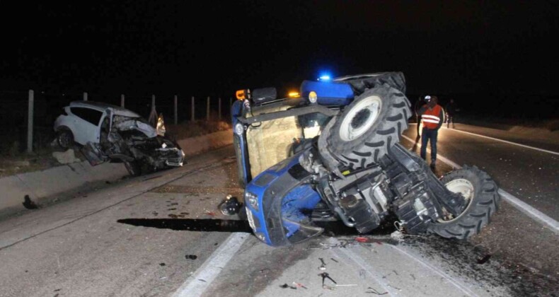 Karaman’da otomobil traktör römorkuna arkadan çarptı: 4 yaralı