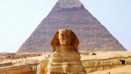 ANTİK MISIR’IN GİZEMLİ KUTUSU: PİRAMİTLER
