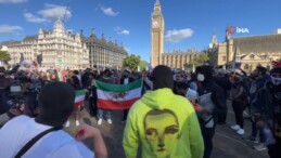 Londra’da Mahsa Amini için protesto