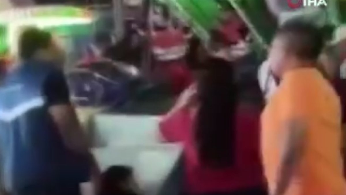 Meksika’da lunaparktaki uçan sandalye yere düştü