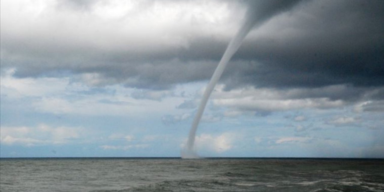 Mersin’de denizde hortum oluştu