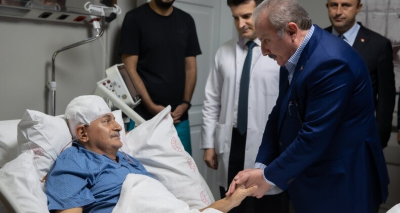 Mustafa Şentop trafik kazası geçiren Binali Yıldırım’ı ziyaret etti
