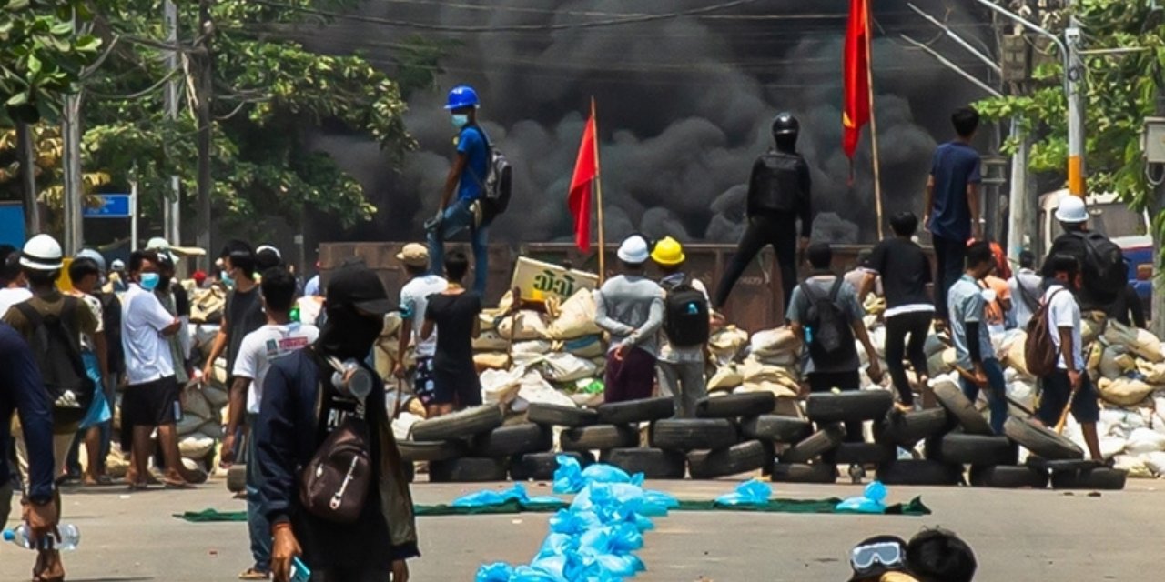 Myanmar’da vahşet: Öğretmenin kafasını kestiler
