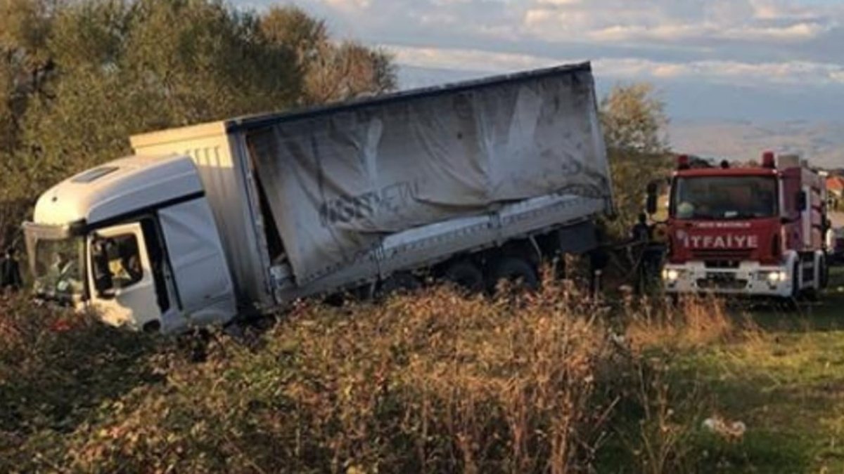 Samsun’da kamyon ile otomobil çarpıştı: 2 ölü, 3 yaralı