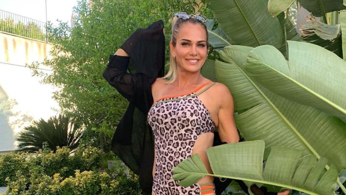 Survivor Nagihan Karadere derin yırtmacıyla nefesleri kesti! ‘Bu çekicilik halis mi’