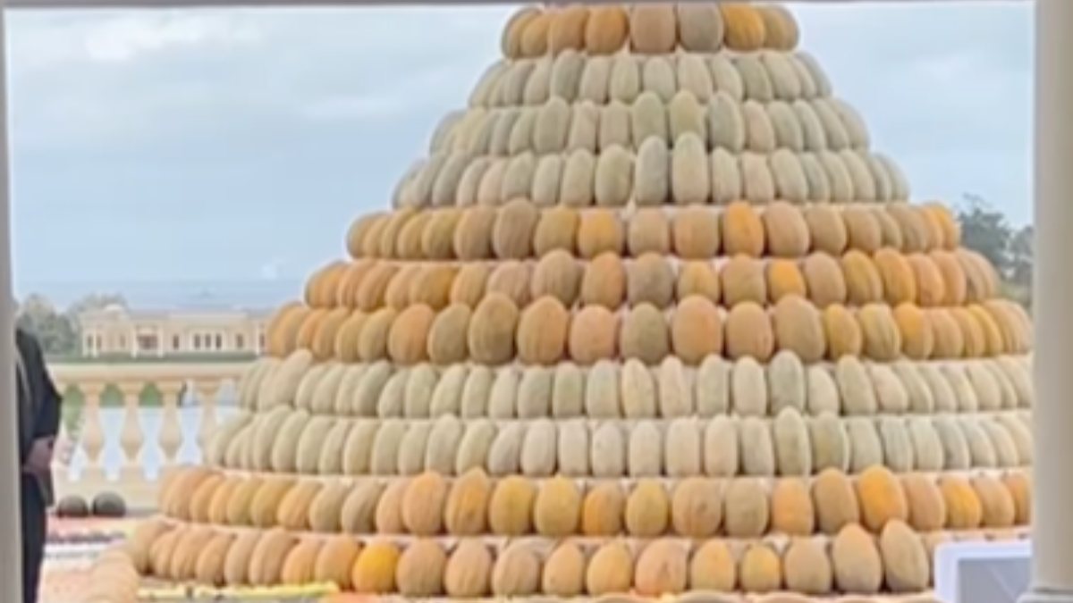 Tacikistan lideri İmamali Rahman’ın Putin’e hediyesi