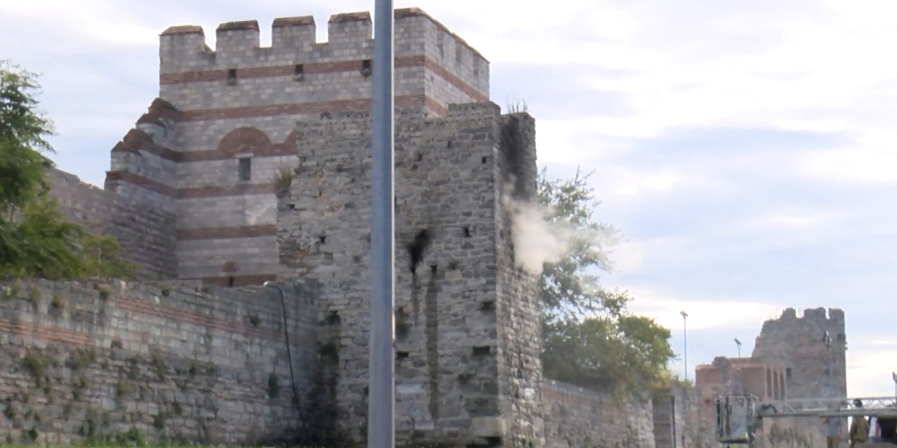 Tarihi surlarda yangın