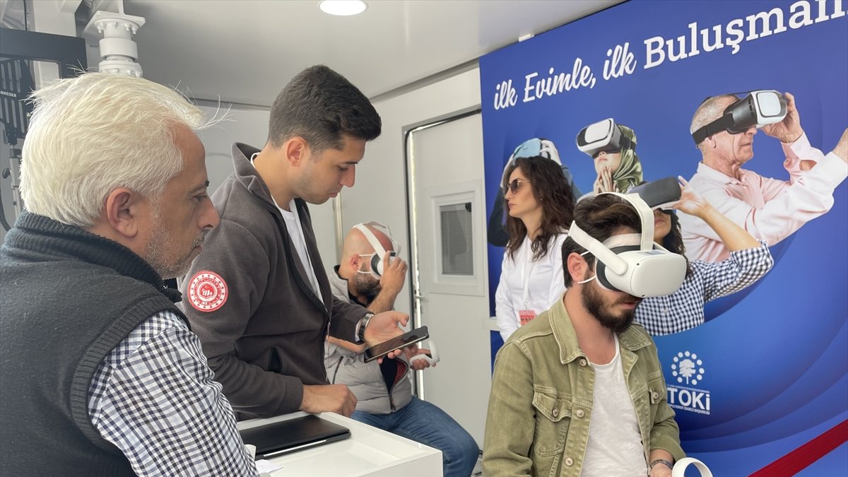 TOKİ konutları sanal gerçeklik gözlüğüyle vatandaşlara gösterildi