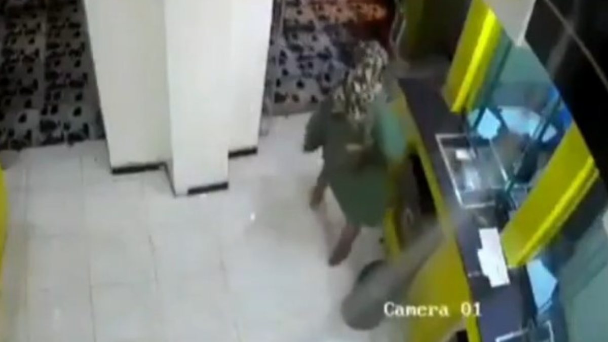 Yemen’de personelle tartışan kadın bankayı havaya uçurdu