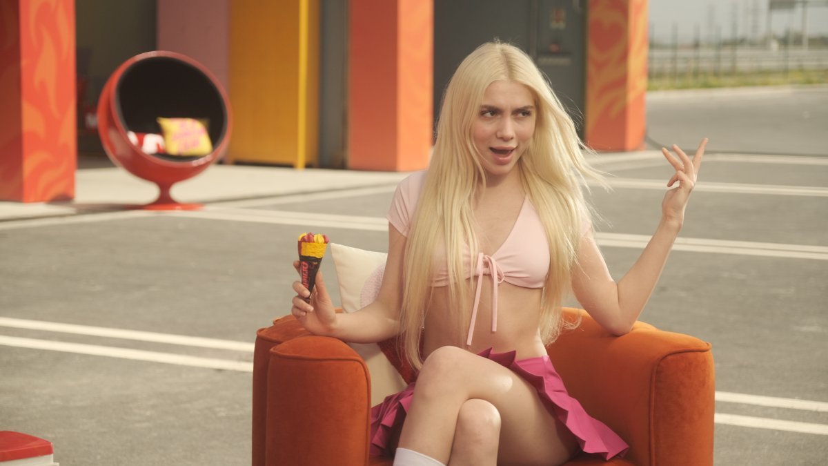 Aleyna Tilki cesur pozuyla sosyal medyayı yaktı geçti! ‘Keşke giyinmeyi denesen’