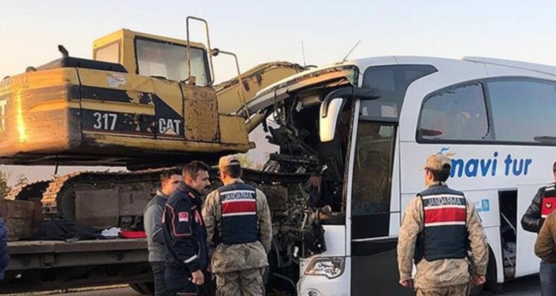 Amasya’da yolcu otobüsü ile tır çarpıştı, 1  öldü ve çok sayı yaralı var