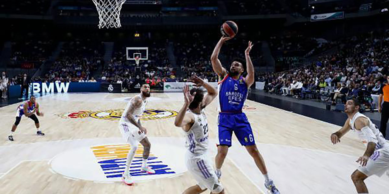 Anadolu Efes parkeden 5’inci kez mağlup ayrıldı