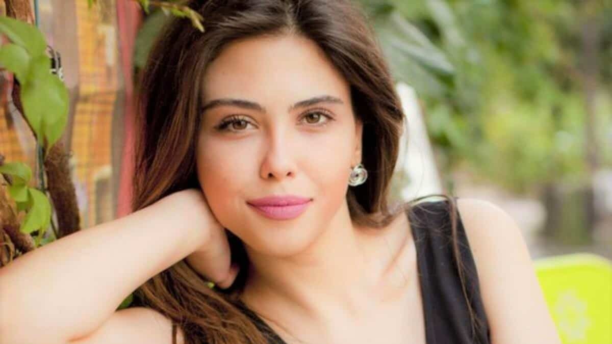 Baba’nın Elif’i Dilara Aksüyek fiziğiyle ortalığı yaktı geçti! ‘Bildiğin lif giymişsin’