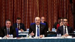 Bakan Çavuşoğlu: Atamaları liyakatle yapıyoruz, sizinki gibi torpil yok