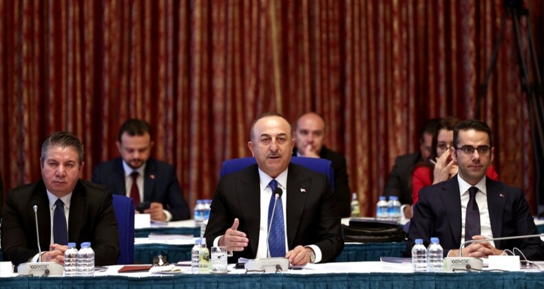 Bakan Çavuşoğlu: Atamaları liyakatle yapıyoruz, sizinki gibi torpil yok