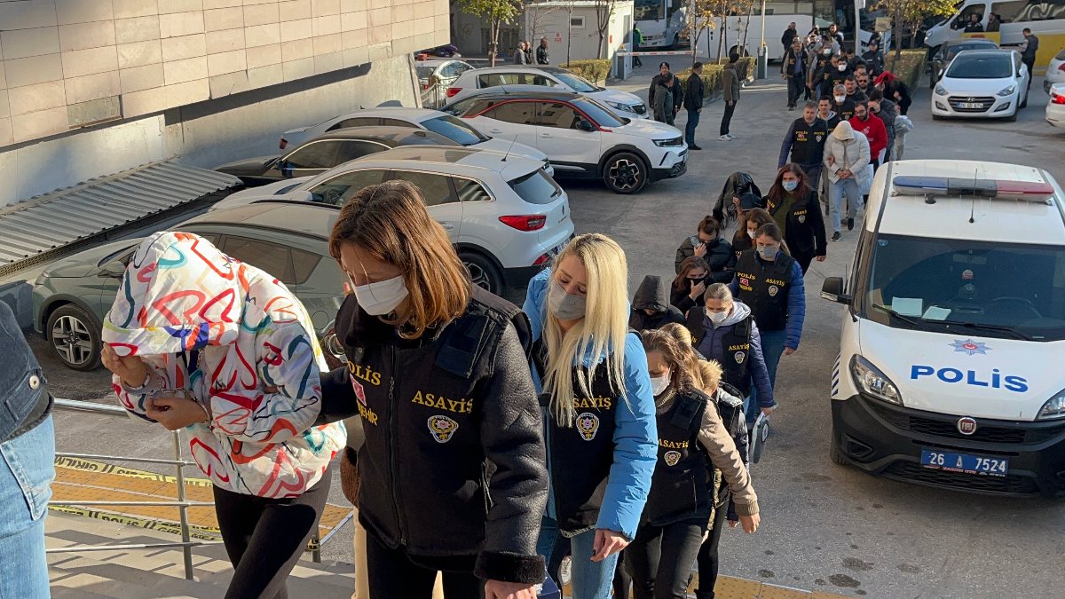 Eskişehir merkezli 11 ilde dolandırıcılık operasyonunda 20 kişi tutuklandı