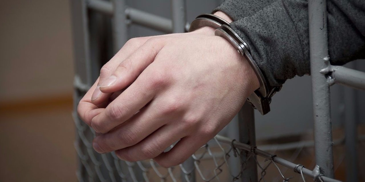 İzmir’de iki öğrenciyi taciz ettiği iddia edilen öğretmen, tutuklandı