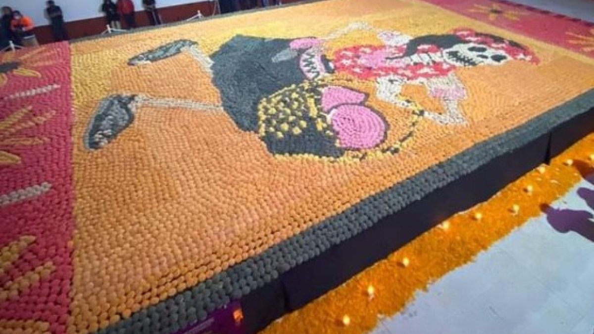 Meksika’da 20 binden fazla renkli ekmekten mozaik resim yapıldı