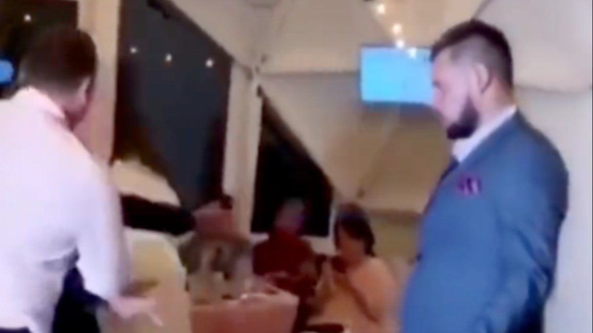 Rusya’da alkolü fazla kaçıran sağdıç yumruk yedi