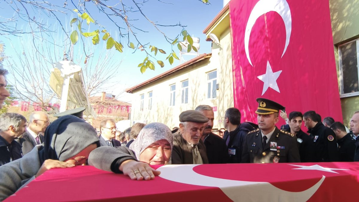 Şehit Çavuş Emre Sevinç son yolculuğuna uğurlandı