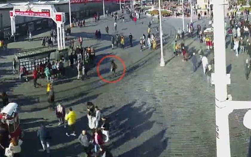 Son dakika… İstiklal Caddesi’ni kana bulayan teröristin yeni görüntüleri ortaya çıktı… Bombayı bıraktığı anlar kemarada!