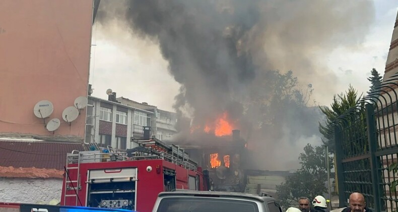 Üsküdar’da gecekonduda yangın: Diğer binalara sıçradı