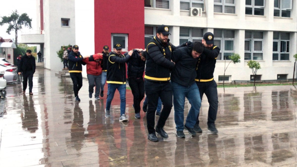 Adana’da hastane müdürüne silahlı saldırı düzenleyen şüpheliler yakalandı