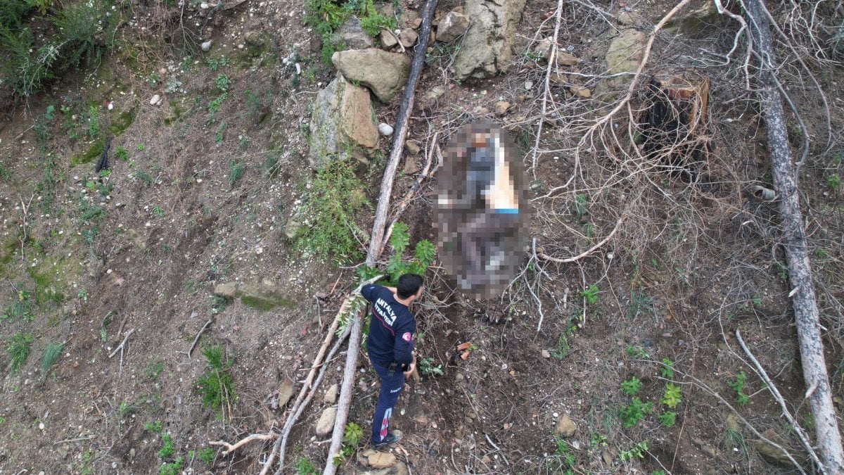 Antalya’da ağaç keserken 70 metrelik uçurumdan yuvarlanıp öldü