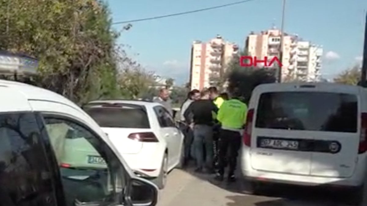 Antalya’da bıçaklama olayına karışan adam arabasını bırakıp kaçtı