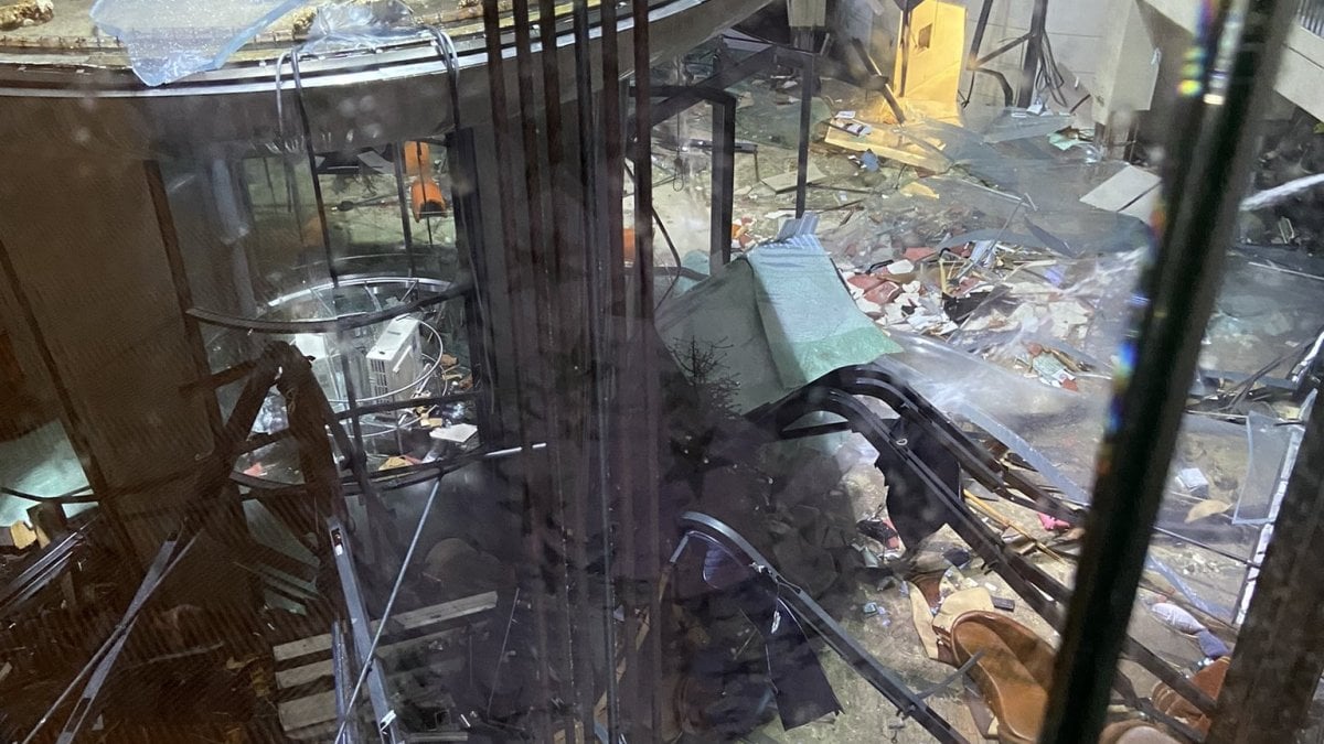 Berlin’de dev akvaryum patladı, faciadan dönüldü