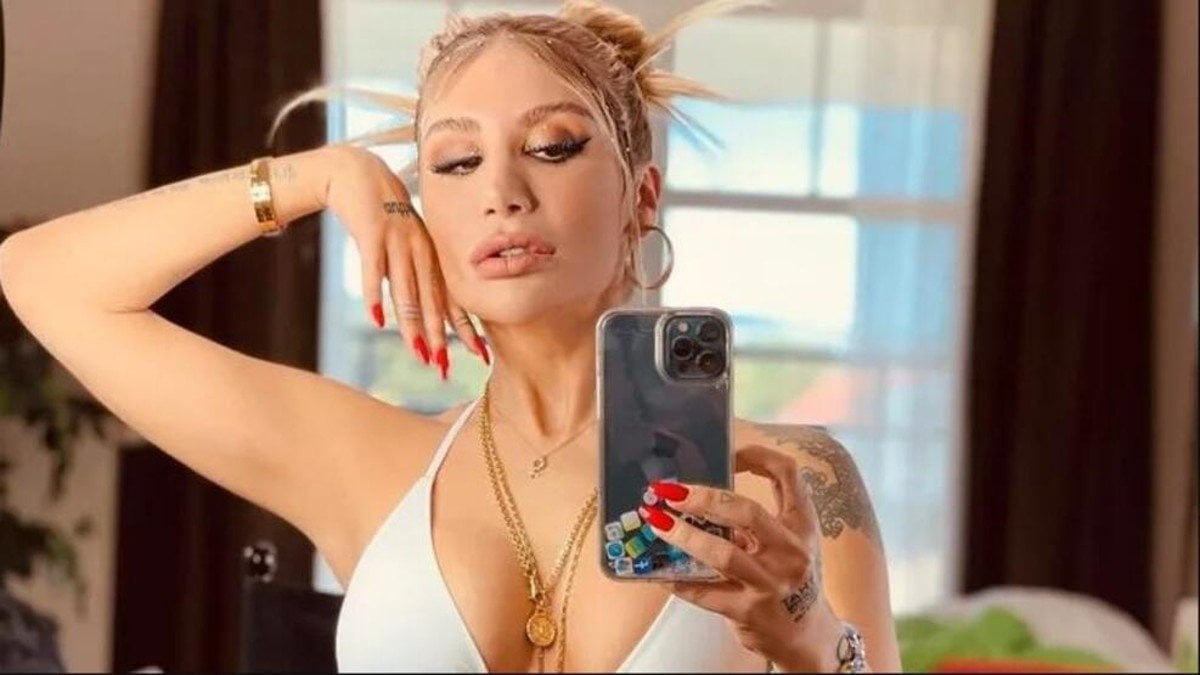 Derin bacak dekoltesiyle mest etti! İrem Derici’nin cüretkar pozlarına alev yağdı! ‘Beton Derici..’